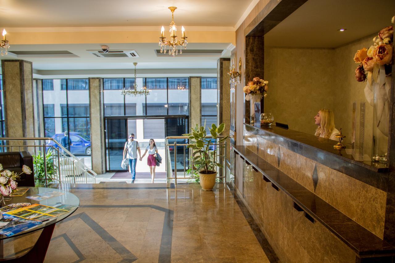 Grand Hotel ガグラ エクステリア 写真