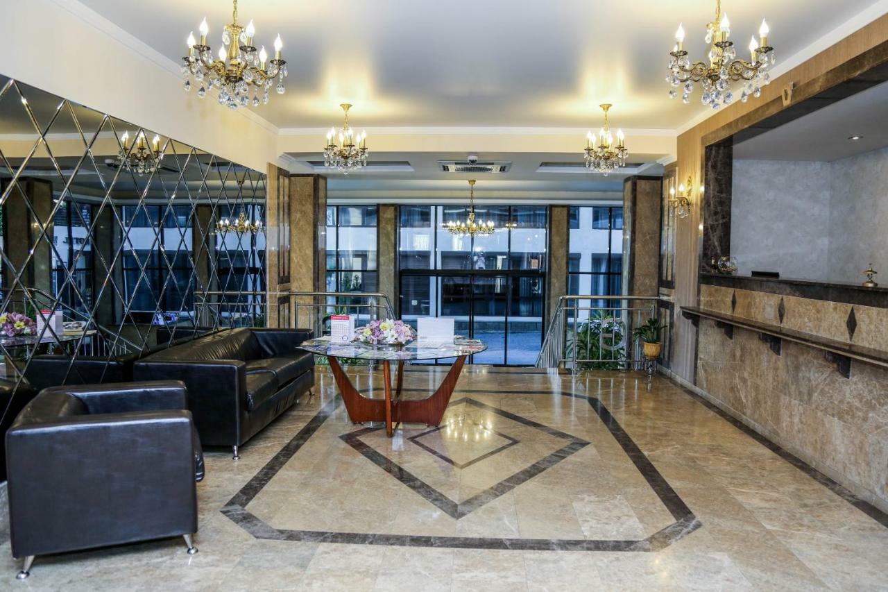 Grand Hotel ガグラ エクステリア 写真